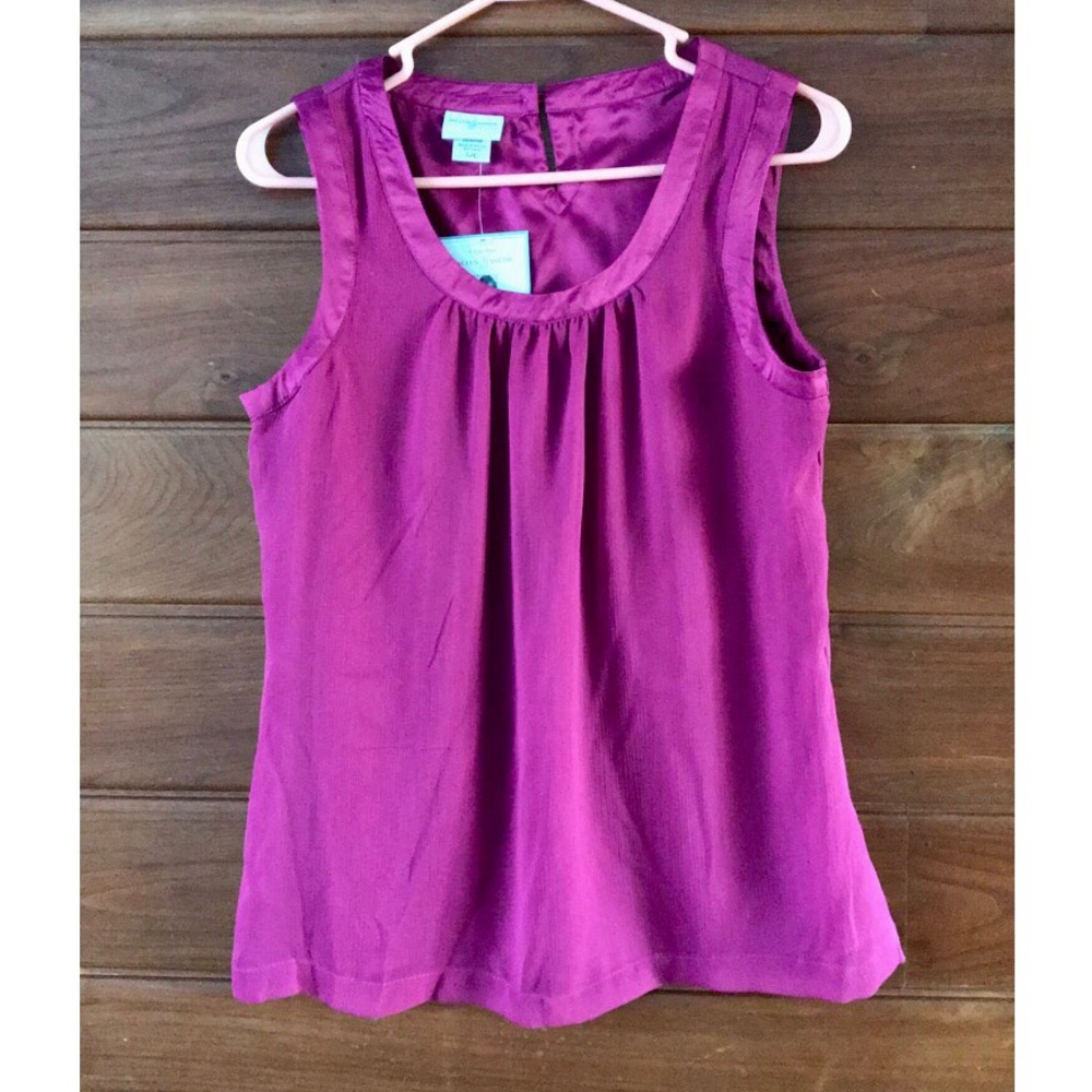 Sleeveless shirt